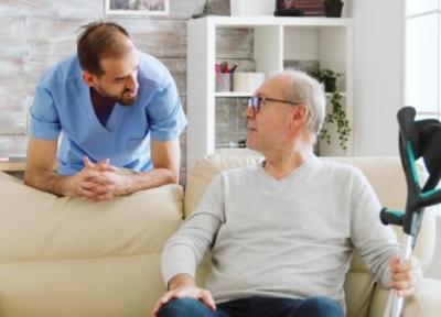6 سوال مهم که باید پیش از انتخاب شغل پرستاری سالمند از خود بپرسید